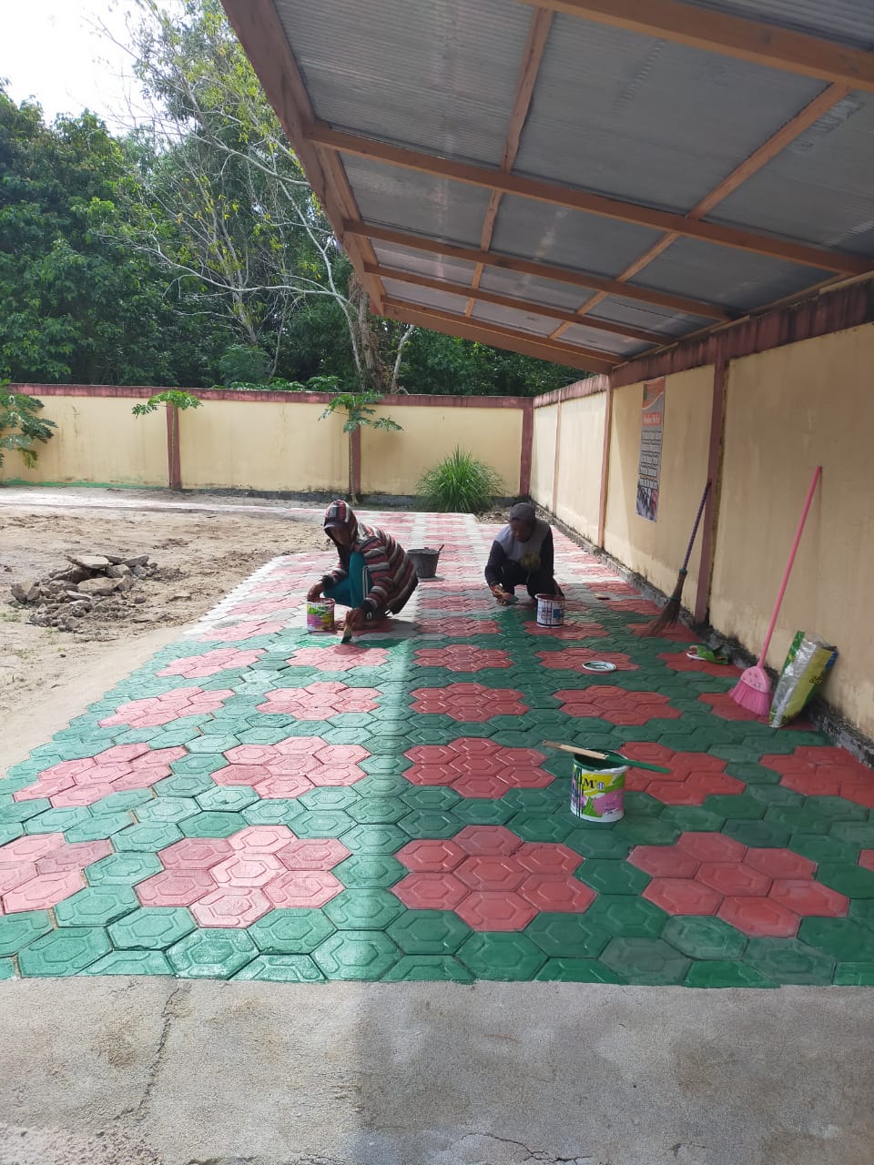 PENGECETAN HALAMAN PARKIR 1